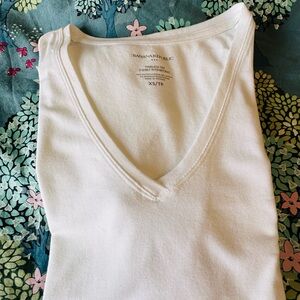 Banana Republic Classic White V-Neck Tee